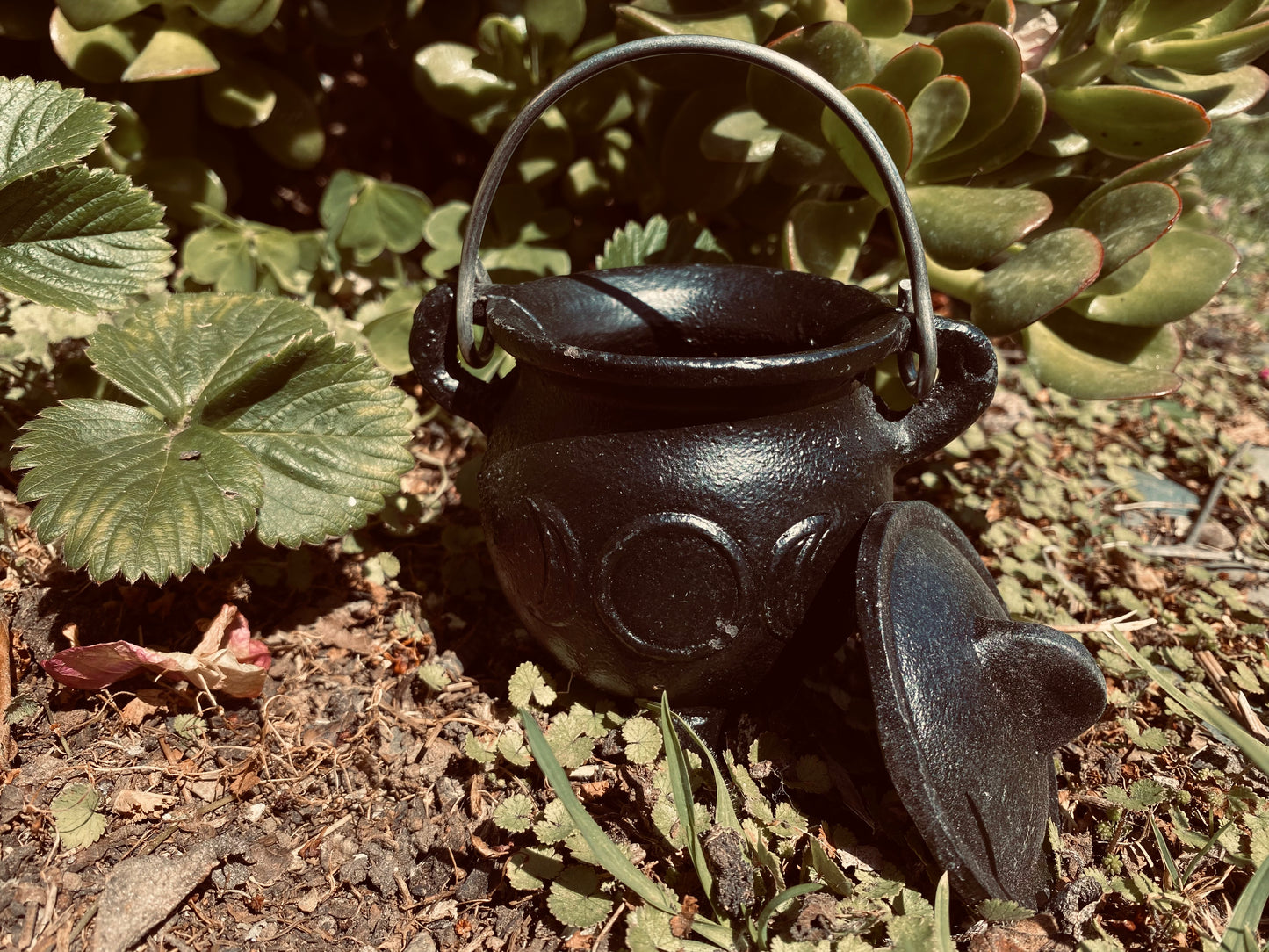 Triple Moon Cauldron Cast Iron