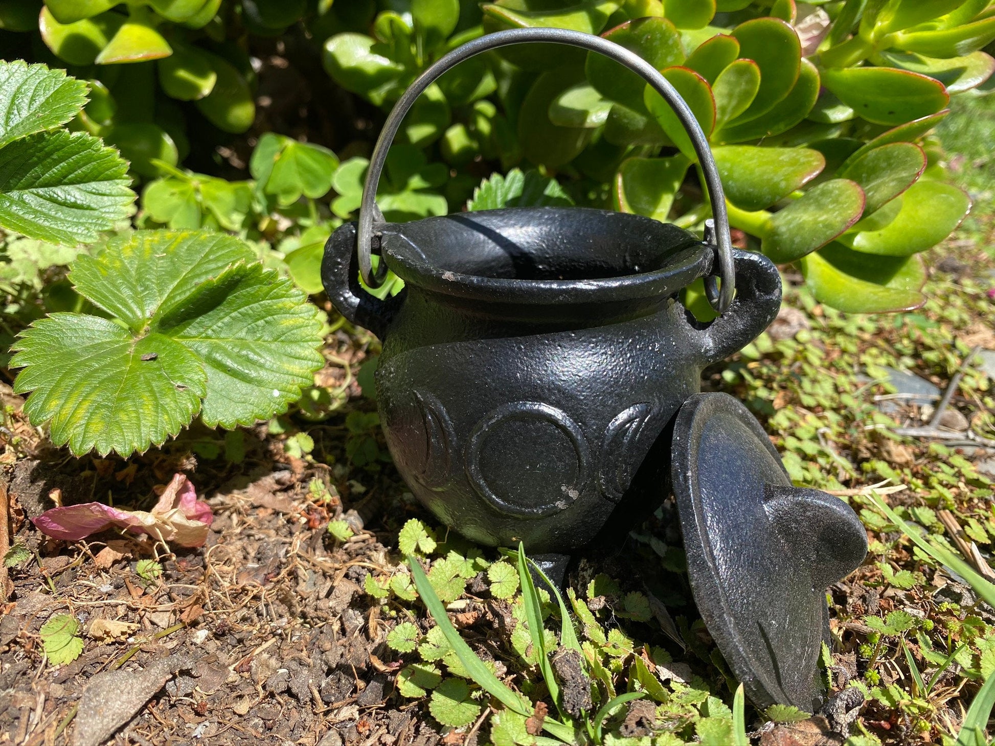 Triple Moon Cauldron Cast Iron