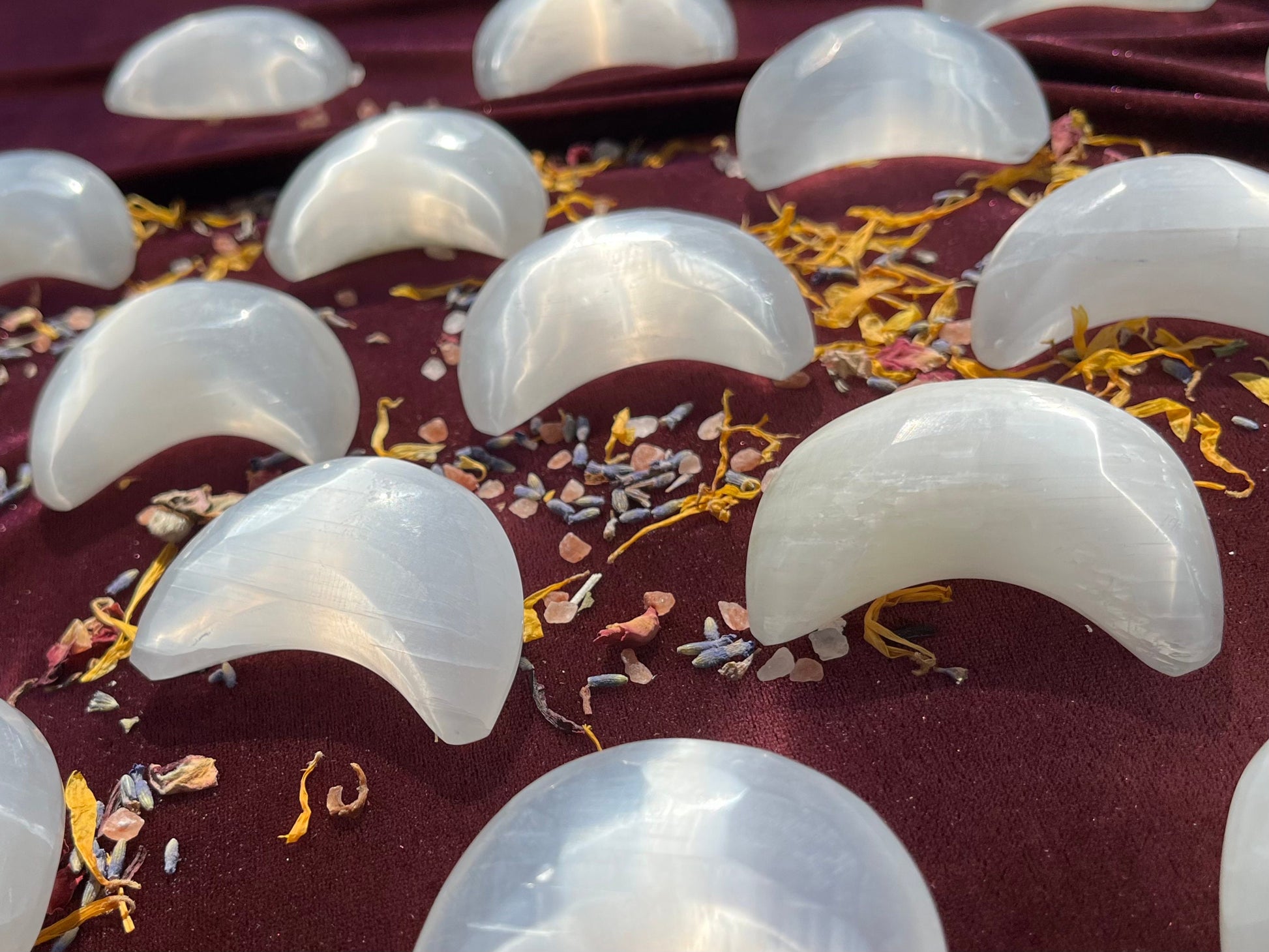 Selenite Moon Crescent ~ intuitive crystals ~ satin spar ~ New Moon ~ Witchcraft Crystal ~ gypsum